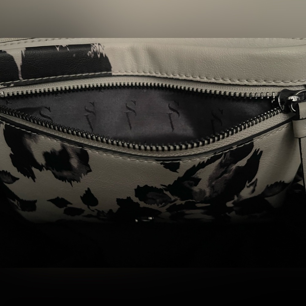 Simply Vera Wang Sintra Crossbody Bag Purse Black Gray Cream Silver Pockets EUC - Picture 10 of 15